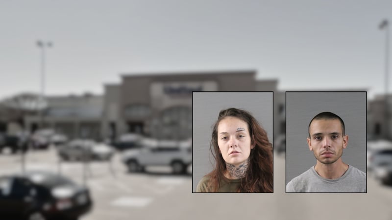 Los registros de detención muestran que Raymond Michael Wright, de 30 años, y Shaylee Rene...