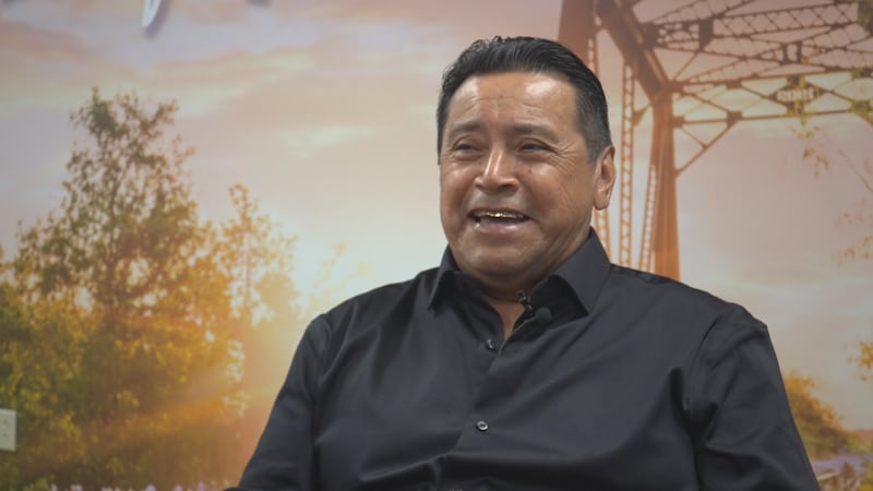 Hispano de Waco recibe tratamiento médico para su espalda gracias a nueva tecnología
