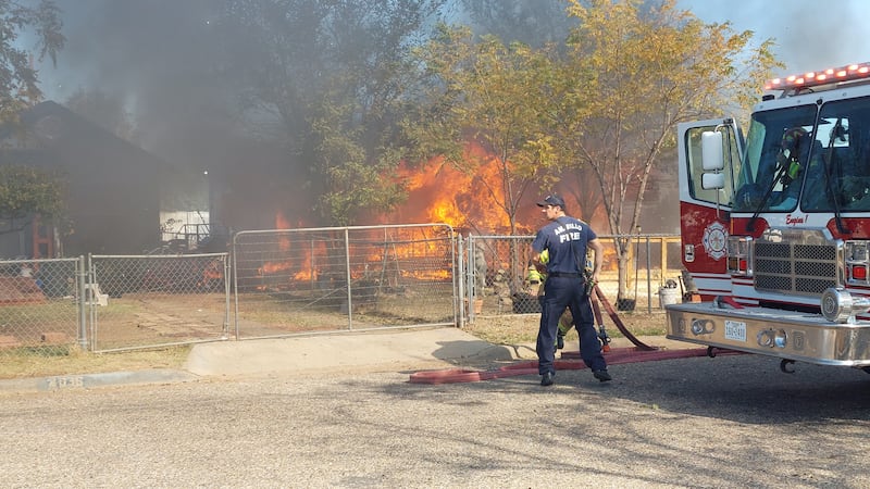 Las autoridades afirman que Leon Baker Jr. y Rita Rabb fallecieron en el incendio el 7 de...