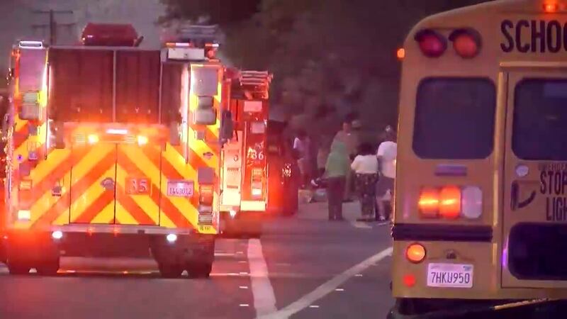 Una niña de 9 años murió y otros tres estudiantes resultaron heridos después de un accidente...