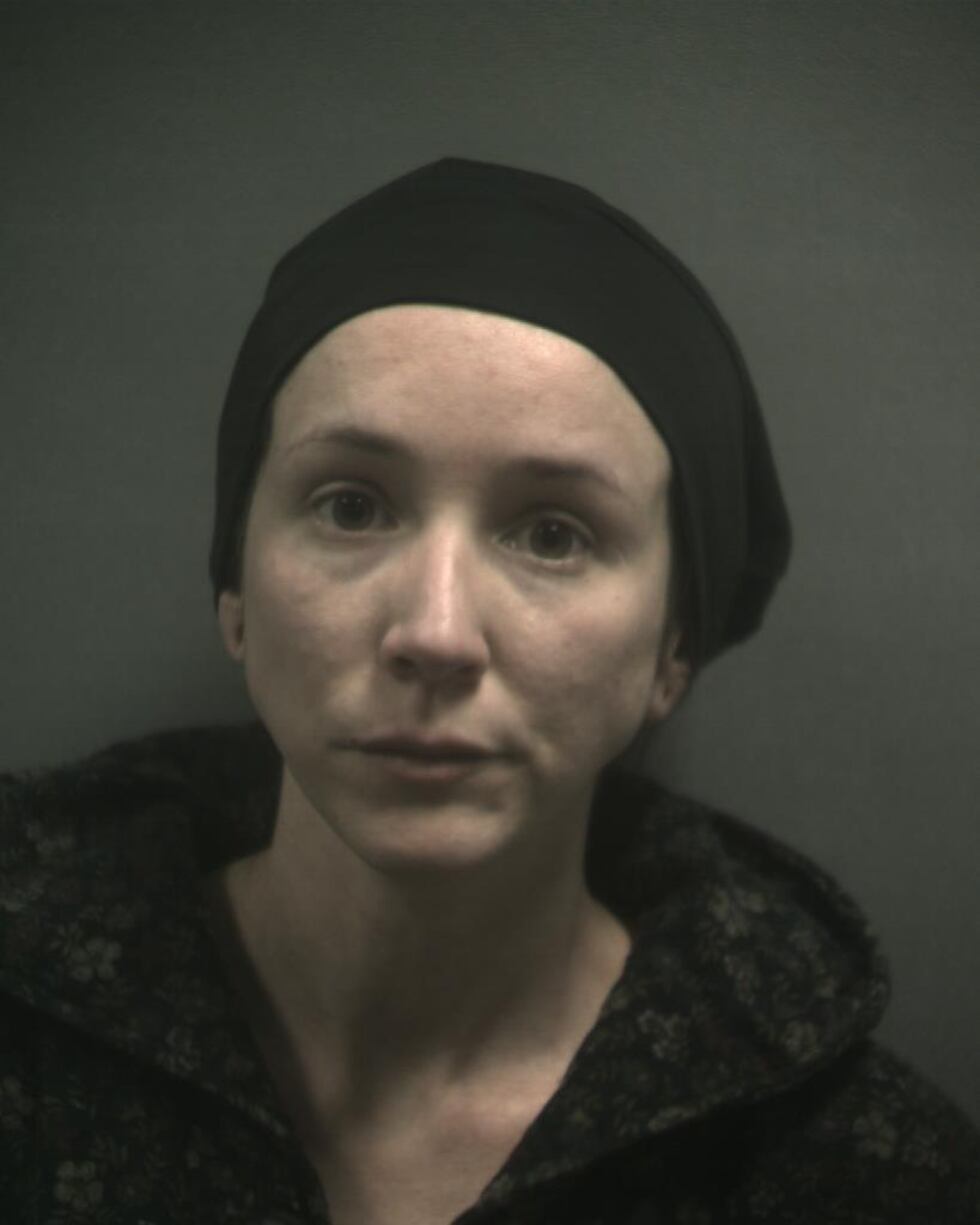 Rebekah Jones, arrestada por asalto a un oficial federal (cárcel del condado de Randall)