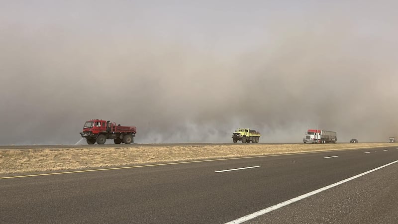 Los equipos están respondiendo a un incendio forestal cerca de Goodnight (Fuente: KFDA)