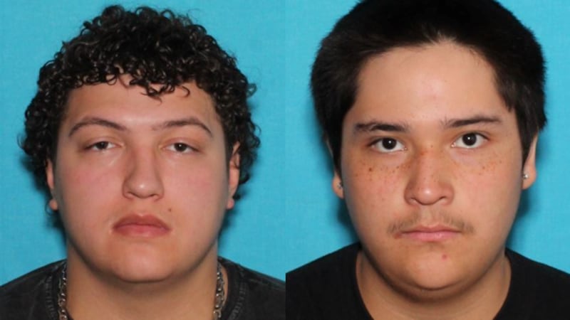 La policía busca a Enrique Juárez Padilla, de 18 años, y a Kaleb Josué Moreno Ponce, de 19 años.