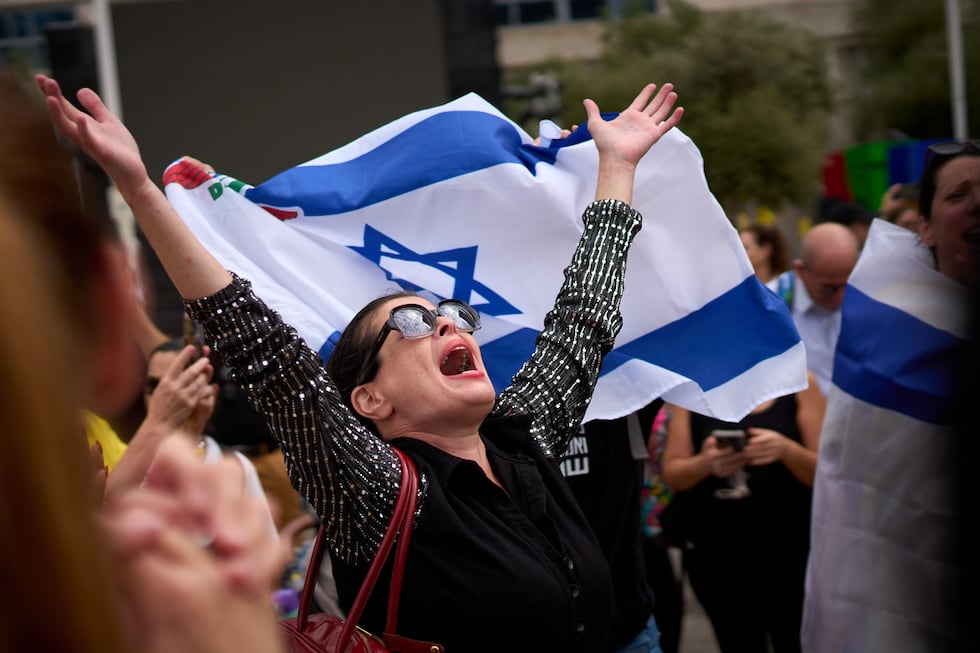 Israel y Hamás intercambiarán rehenes y prisioneros tras acordar una pausa en la guerra en Gaza