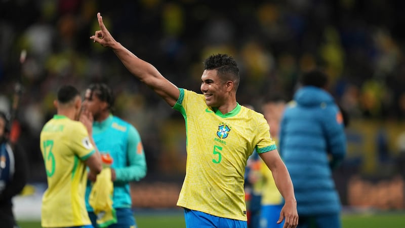 Casemiro, de la selección de Brasil, festeja al final del partido ante Paraguay, en el que su...