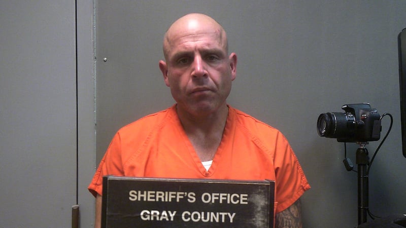 Brian Sealman enfrenta cargos relacionados con la fabricación de drogas y posesión de armas de...