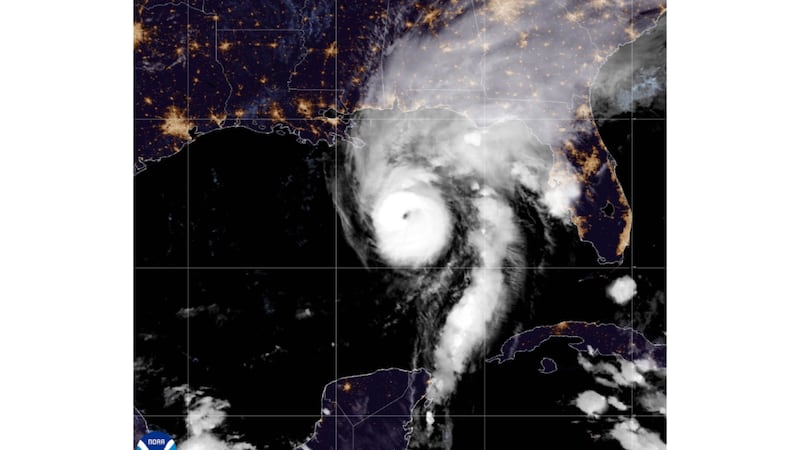Esta imagen satelital del viernes 9 de octubre de 2026, proporcionada por la Oficina Nacional...