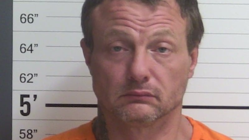 La víctima fue trasladada de urgencia a un hospital de la zona, donde el personal médico...