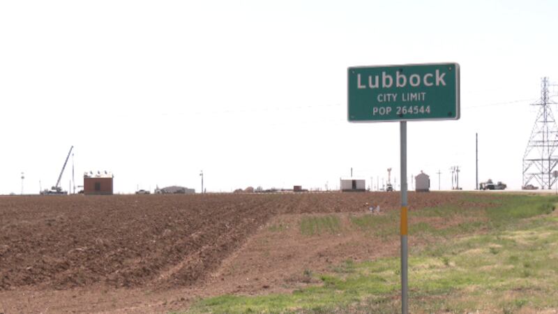 “Tener buena agua en la tierra es lo que hace el valor y lo que te da el mejor precio,” dijo...