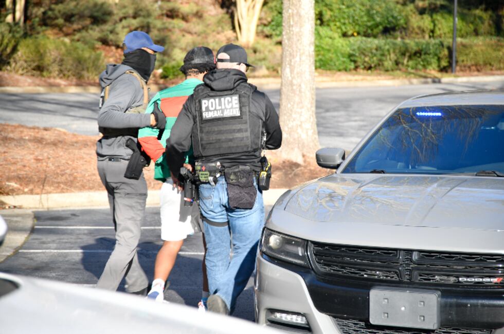 Agentes de ICE y el FBI arrestan en Georgia a supuesto pandillero de peligrosa banda criminal