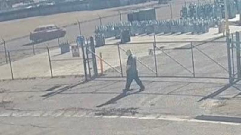 Si sabe quién es está persona, llame al Departamento de Policía de Tulia al (806) 995-3555.