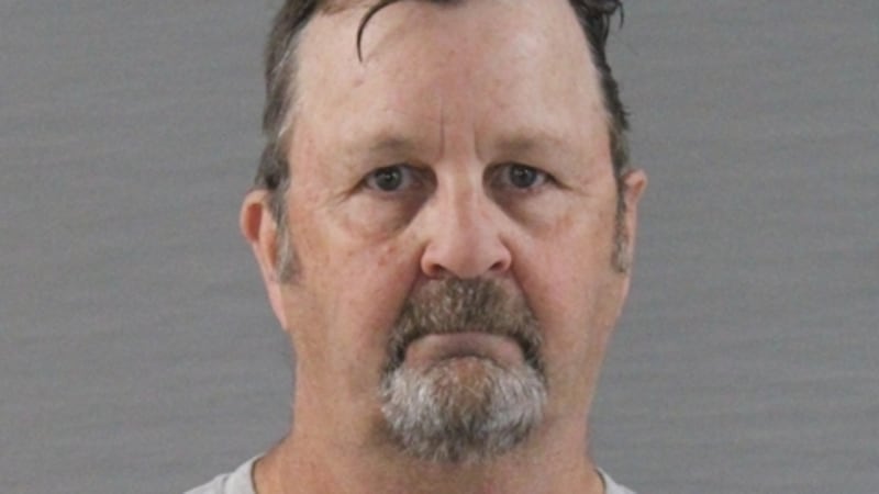 Patrick Kenneth Farmer, de 59 años, compareció hoy en la corte con su abogado, donde renunció...