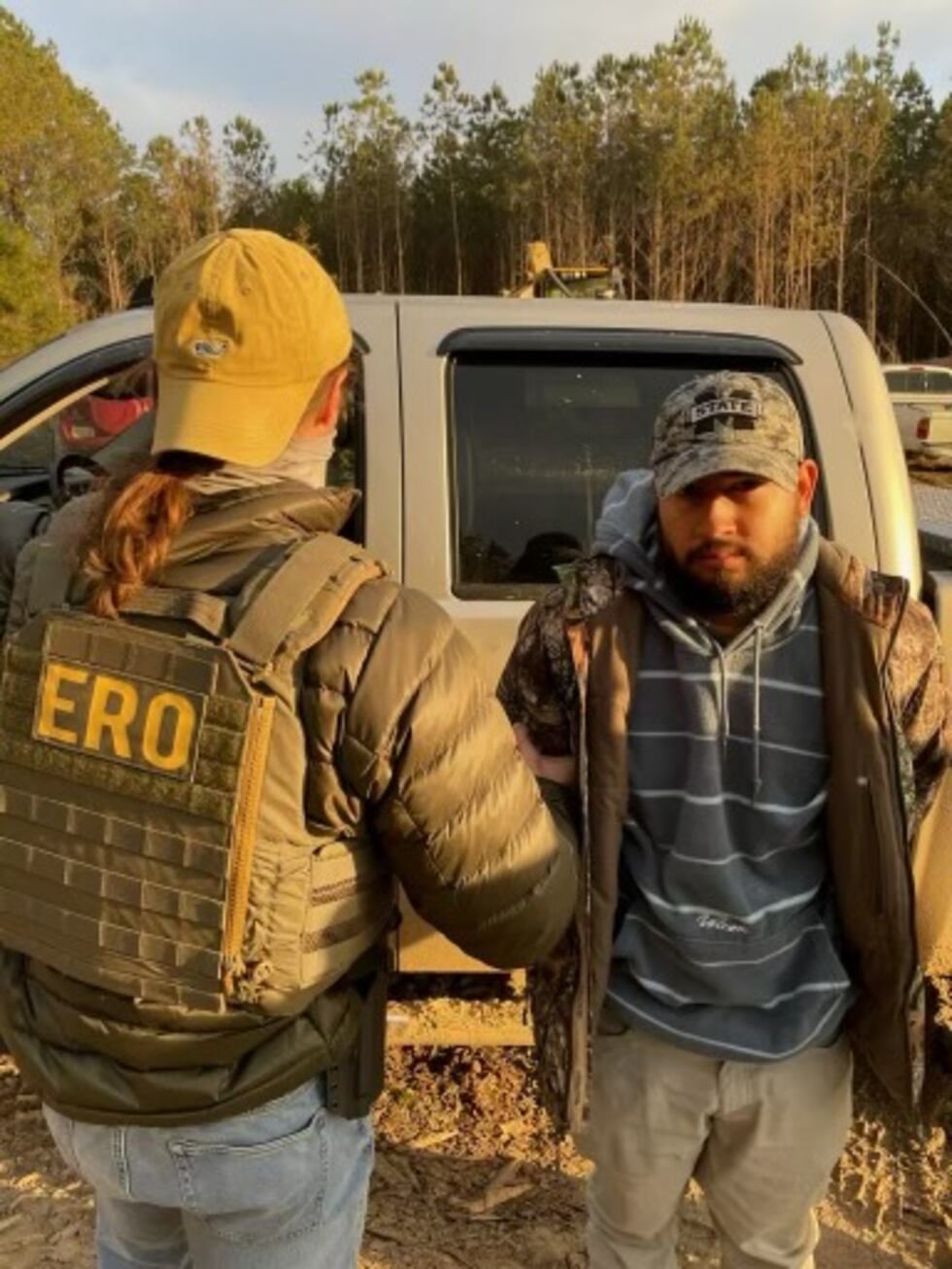 Dos hombres en el condado de Marion fueron arrestados bajo cargos de abuso sexual.