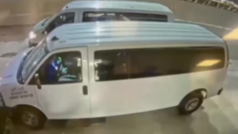 Deportado uno de los sobrevivientes del tiroteo en oficina de ICE. Contó que "estábamos...