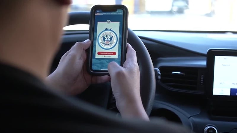 Termina el plazo para miles de migrantes, un abogado nos explica qué significa esto