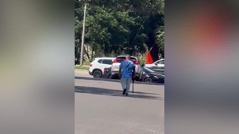 Acusado de intentar robar una joyería y de causar pánico en una tienda hispana al ver que...