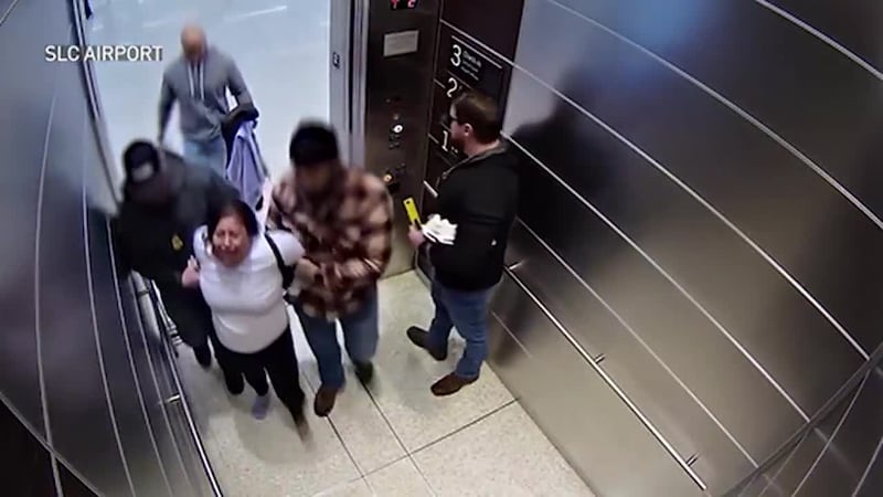 "La están tratando como criminal". Abogado de inmigrante detenida por ICE en redada en...