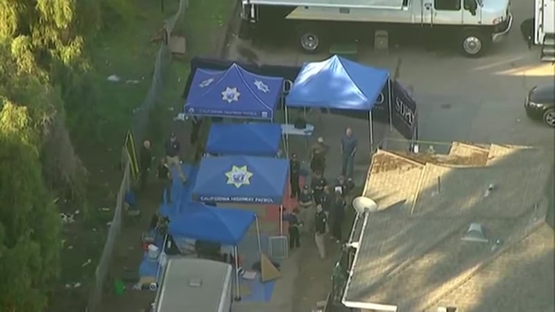 Orden de allanamiento de la policía en residencia donde vive familia hispana en California...